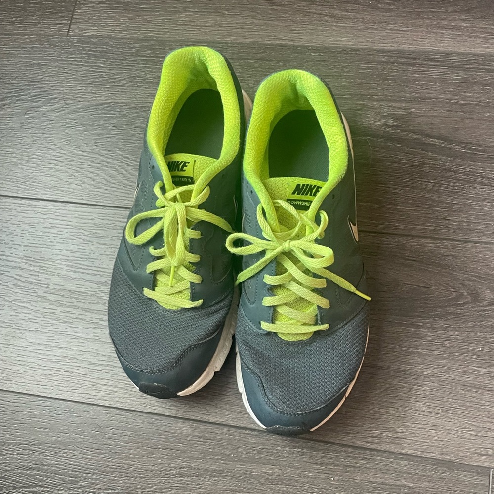 Men’s Size 9 Nike Shoes
